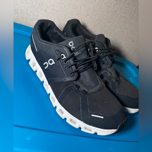 On Running Men's Black and White Athletic Shoes W10 - Picture 6 of 10